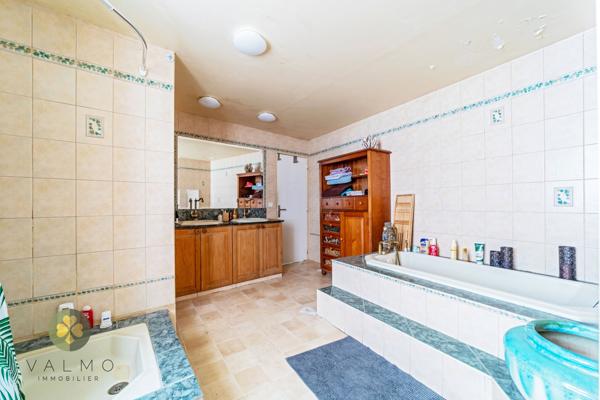 Maison
                                                                                                                                                                                                                                                                                                                        6 pièce(s)                                                                                                                                                                                                          4 chambre(s)                                                                                                                                                                                                          160  m²