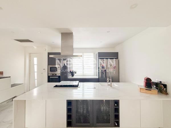 Marignane - A vendre Maison 5 pièces environ 110 m2 avec piscine et carport