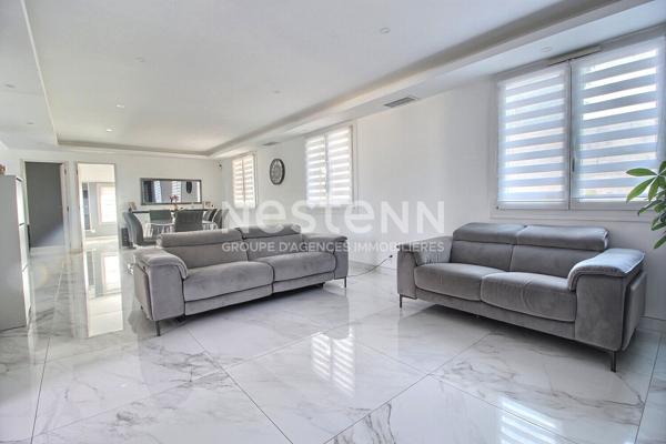 Marignane - A vendre Maison 5 pièces environ 110 m2 avec piscine et carport