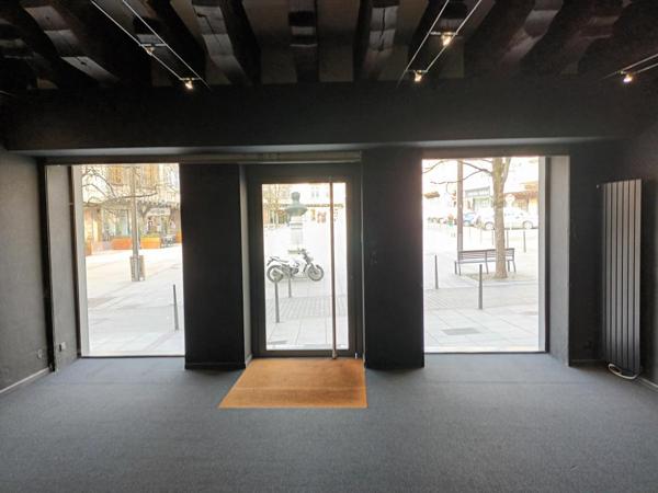 COMMERCE RC avec vitrine (130 m²)
