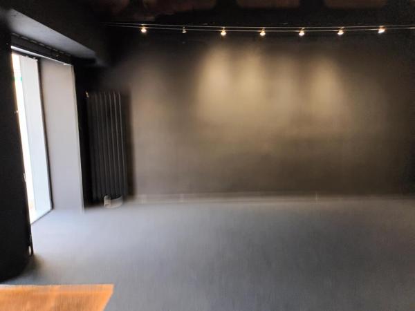 COMMERCE RC avec vitrine (130 m²)