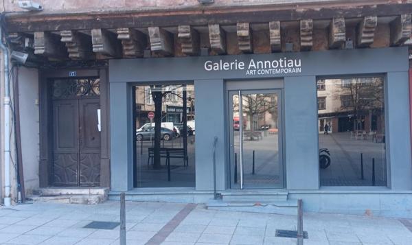 COMMERCE RC avec vitrine (130 m²)