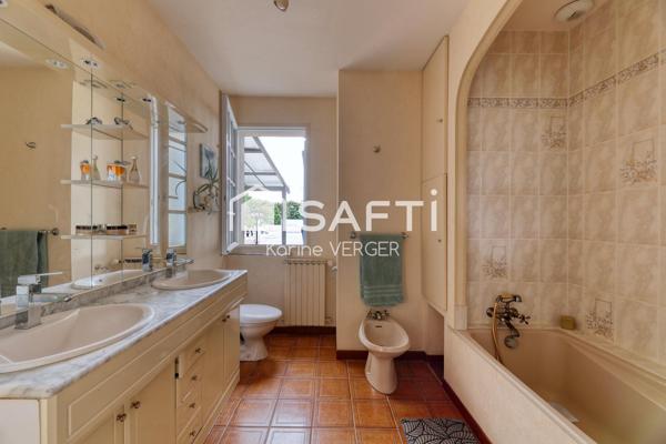 Maison familiale avec piscine à La Guyonnière