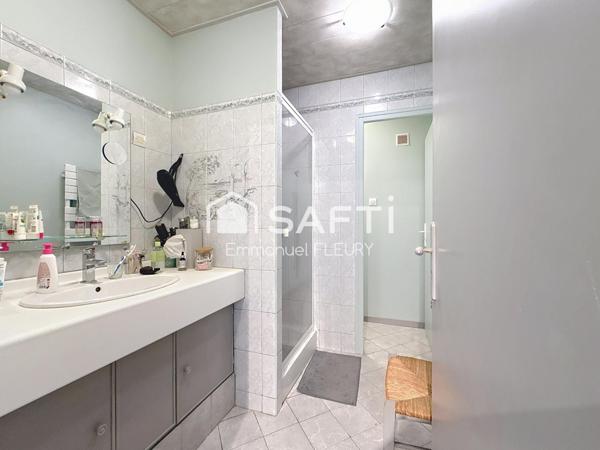 Grande maison sur une parcelle de plus de 4000m2 proche Chezine