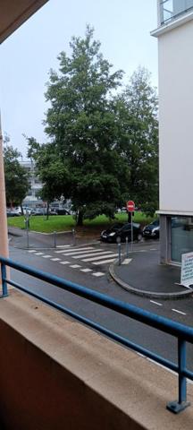 BUREAUX PROFESSIONNELS – BOURRAN – 1er ÉTAGE AVEC ASCENSEUR – Garage + Cave