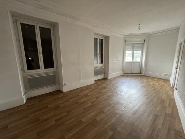 Maison à vendre 140 400 € Charenton-du-Cher 7 p 200 m² DPE E