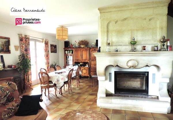 Posée sur airial, landaise avec grange et spa