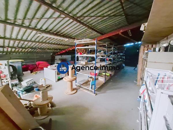 À vendre - Locaux d'activités/entrepôts 221 m² situé à Saint-Paterne-Racan (37370)