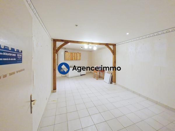À vendre - Locaux d'activités/entrepôts 221 m² situé à Saint-Paterne-Racan (37370)