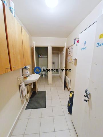 À vendre - Locaux d'activités/entrepôts 221 m² situé à Saint-Paterne-Racan (37370)