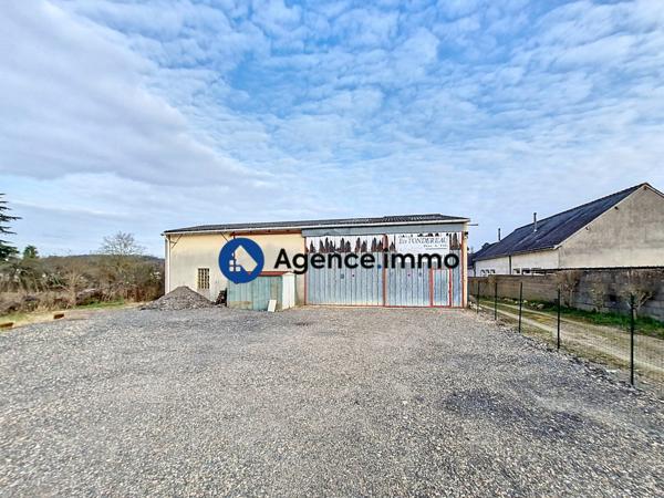 À vendre - Locaux d'activités/entrepôts 221 m² situé à Saint-Paterne-Racan (37370)