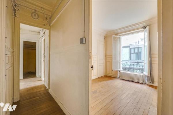 Exclusivité - PARIS XVIIIème - Rue des Martyrs