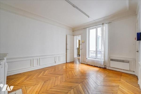 Exclusivité - PARIS XVIIIème - Rue des Martyrs