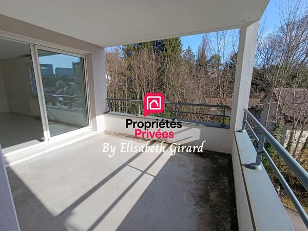 BESANCON Quartier Montrapon - Appartement T 3 de 77 m2 environ, fonctionnel avec terrasse, cave et place stationnement couverte