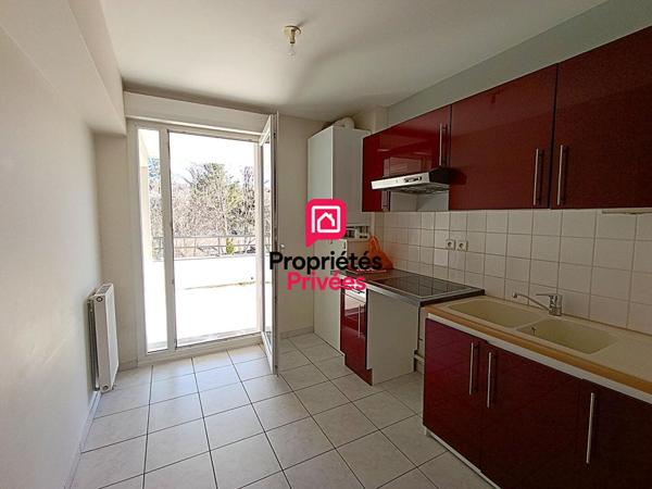 BESANCON Quartier Montrapon - Appartement T 3 de 77 m2 environ, fonctionnel avec terrasse, cave et place stationnement couverte
