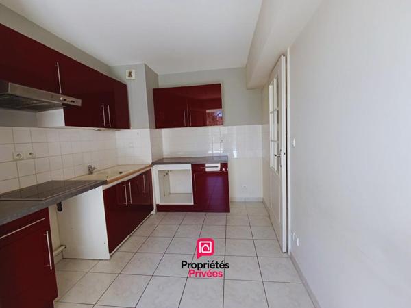 BESANCON Quartier Montrapon - Appartement T 3 de 77 m2 environ, fonctionnel avec terrasse, cave et place stationnement couverte