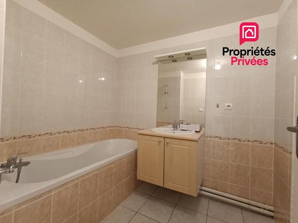 BESANCON Quartier Montrapon - Appartement T 3 de 77 m2 environ, fonctionnel avec terrasse, cave et place stationnement couverte