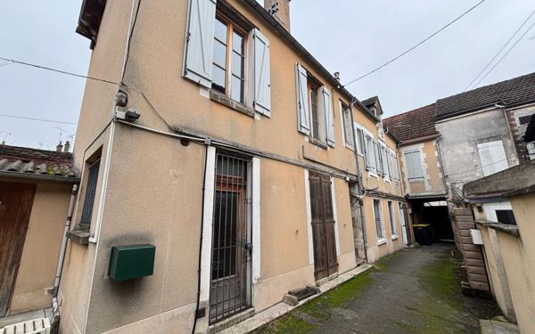 Immeuble à vendre    2 pièces •  Auxerre