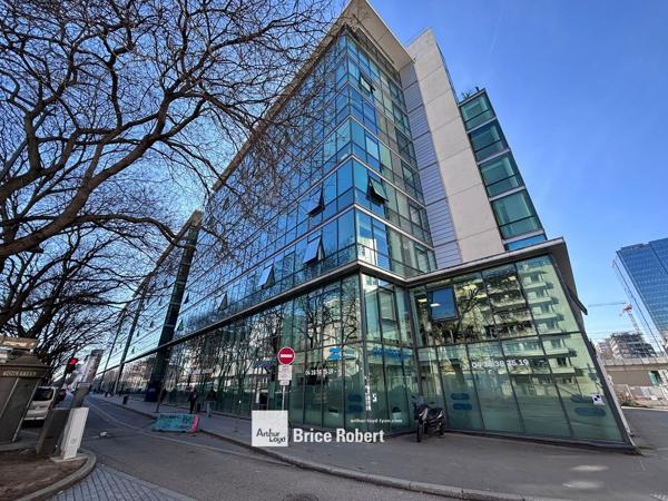 Location bureaux à Lyon Part Dieu dans immeuble rénové proche gare TGV