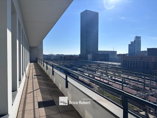 Location bureaux à Lyon Part Dieu dans immeuble rénové proche gare TGV