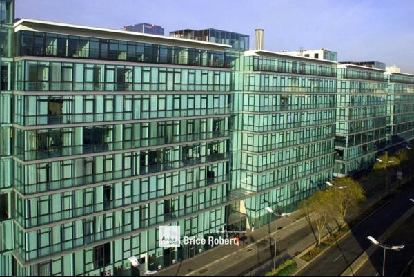 Location bureaux à Lyon Part Dieu dans immeuble rénové proche gare TGV