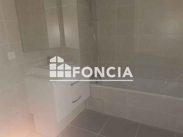 Location Appartement 4 pièces 81.5 m² - 22 RUE DU TENAISON Saint-egreve 38120