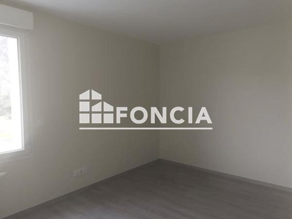 Location Appartement 4 pièces 81.5 m² - 22 RUE DU TENAISON Saint-egreve 38120