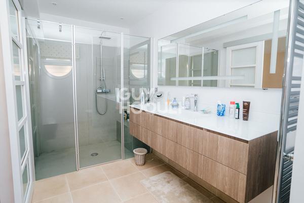 villa d'architecte 4faces sur 700m2 de terrain