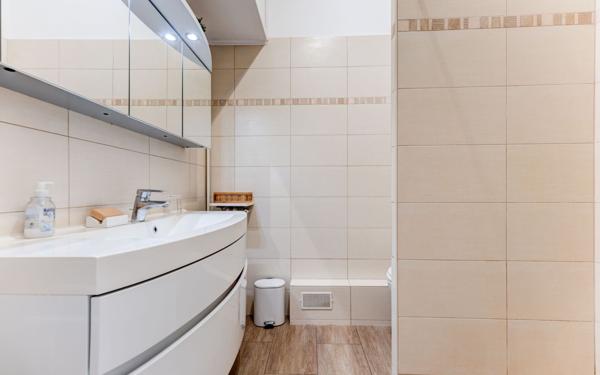 Appartement à vendre    2 pièces • 56 m2 Nice