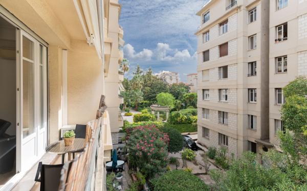 Appartement à vendre    2 pièces • 56 m2 Nice