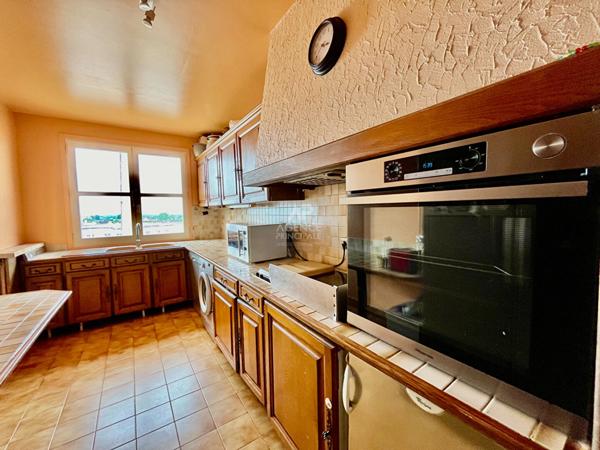 Appartement Cergy 4 pièce(s) 91.10 m2 €235 000 ** - Référence 2036