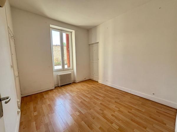 EN VENTE - NEVERS - 2 H 30 PARIS APPARTEMENT 68m² - 2 CHAMBRES - PARKING prive