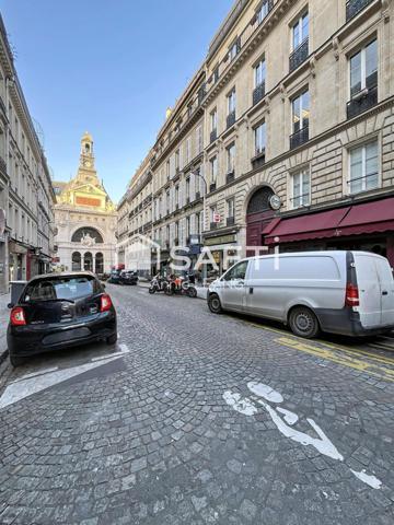 Adresse confidentielle et double accès au cœur des Grands Boulevards – 36 m² au calme sur cour, Paris 9e.