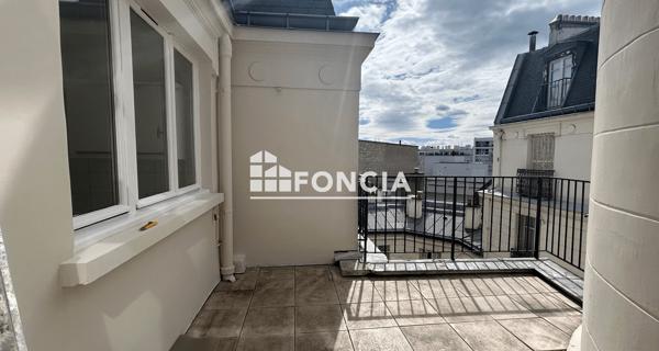 Location Appartement 5 pièces 95.42 m² - Paris 75011