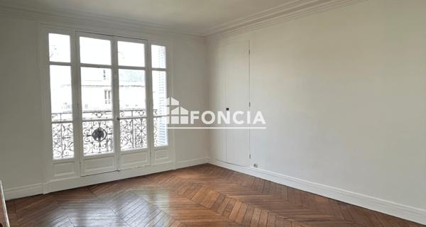 Location Appartement 5 pièces 95.42 m² - Paris 75011