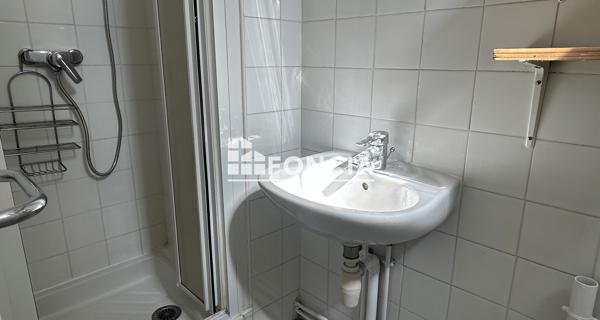 Location Appartement 5 pièces 95.42 m² - Paris 75011