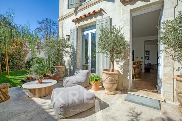 MAISON DE CHARME QUARTIER PRISÉ D'AVIGNON CENTRE VILLE