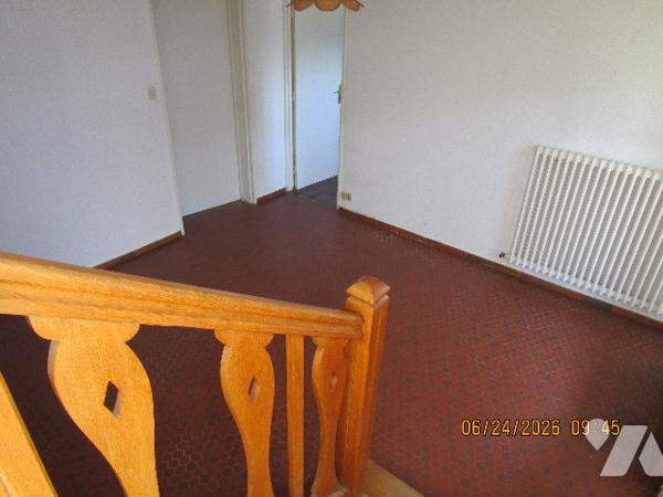 Maison située proche centre ville composée de 8 pièces avec terrain attenant de 10 ares 34 centiares