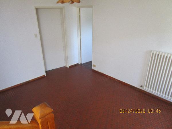 Maison située proche centre ville composée de 8 pièces avec terrain attenant de 10 ares 34 centiares