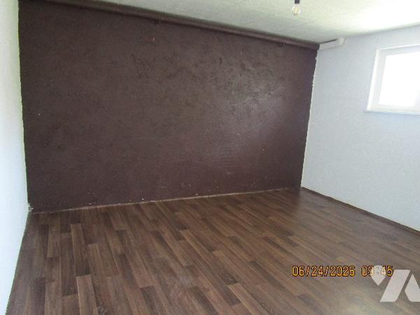 Maison située proche centre ville composée de 8 pièces avec terrain attenant de 10 ares 34 centiares