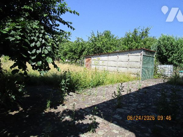 Maison située proche centre ville composée de 8 pièces avec terrain attenant de 10 ares 34 centiares