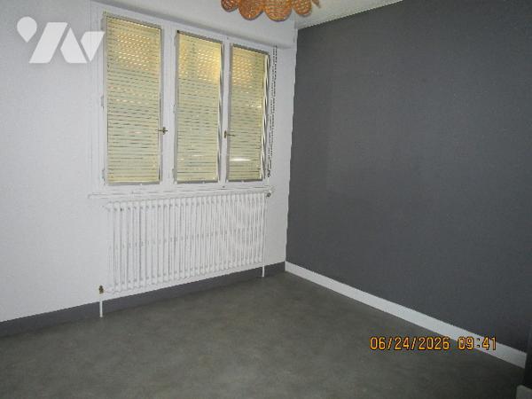 Maison située proche centre ville composée de 8 pièces avec terrain attenant de 10 ares 34 centiares