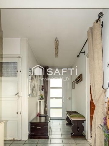 Maison familiale lumineuse avec terrasse plein Sud, jardin arboré et sous-sol complet