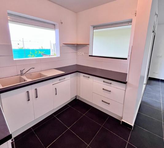 Très bel appartement T4 avec jardin dans une résidence très calme avec piscine