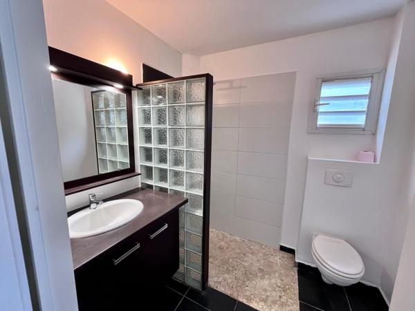 Très bel appartement T4 avec jardin dans une résidence très calme avec piscine