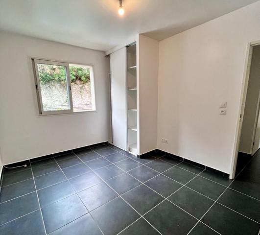 Très bel appartement T4 avec jardin dans une résidence très calme avec piscine