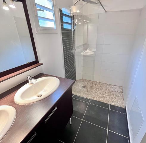 Très bel appartement T4 avec jardin dans une résidence très calme avec piscine