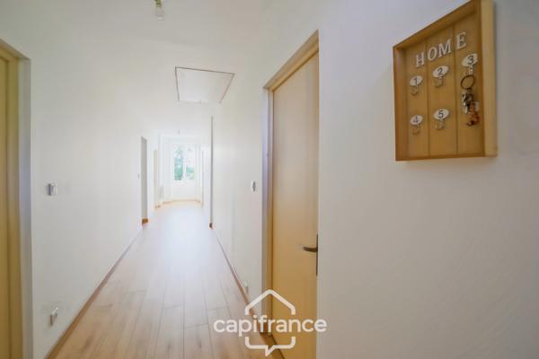 Maison de 190m² avec 2 logements indépendants - 4 chambres - terrain 1 220m² - vue Revermont