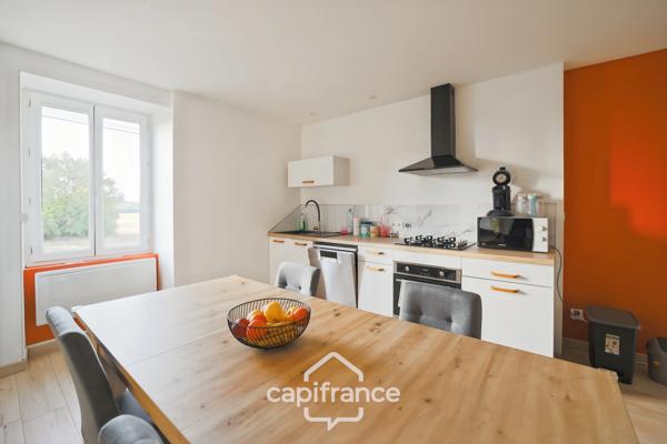 Maison de 190m² avec 2 logements indépendants - 4 chambres - terrain 1 220m² - vue Revermont