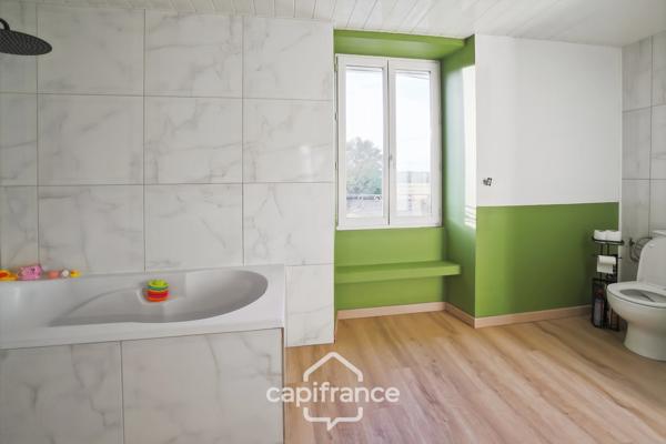 Maison de 190m² avec 2 logements indépendants - 4 chambres - terrain 1 220m² - vue Revermont